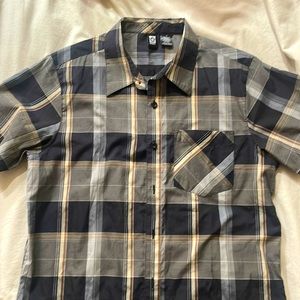 Short sleeve plaid button up